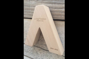 Premio Lanzadera en madera de haya.