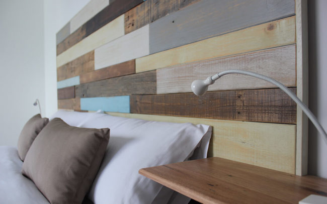 Cabecero madera listones colores